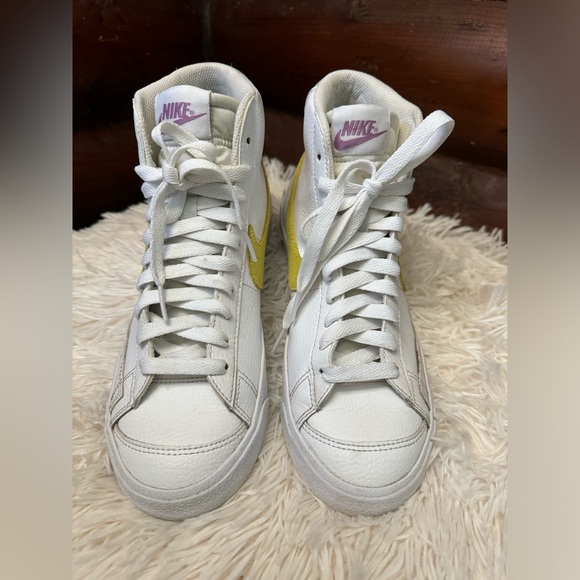 Nike Blazer Mid 77 GS White Light Zitron - Picture 4 of 6